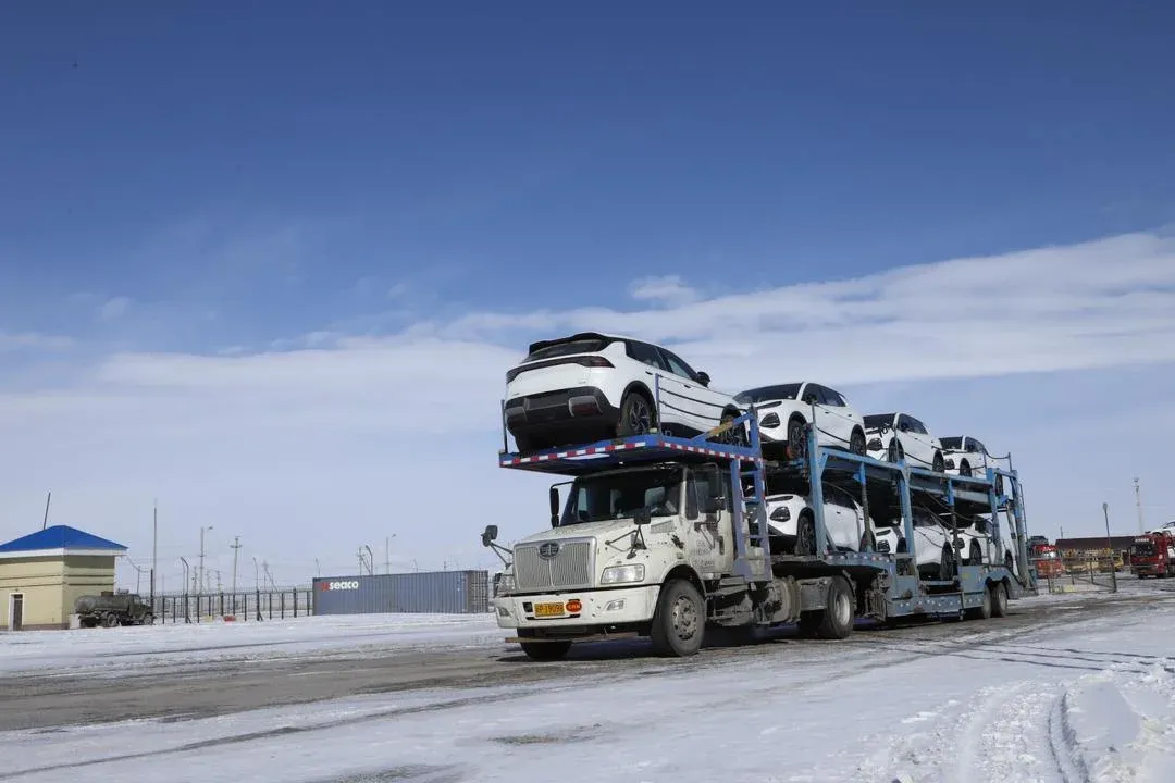"Торугарт" өткөрүү пунктунда электрондук кезек системасы ишке кирди