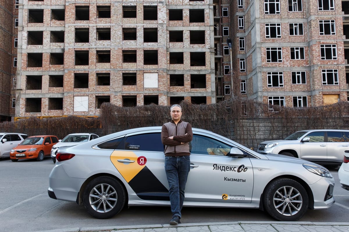 Кокустан жолго чыгып, өзүнүн таксопаркын ачууга чейин жетишкен: бишкектик айдоочунун таржымалы