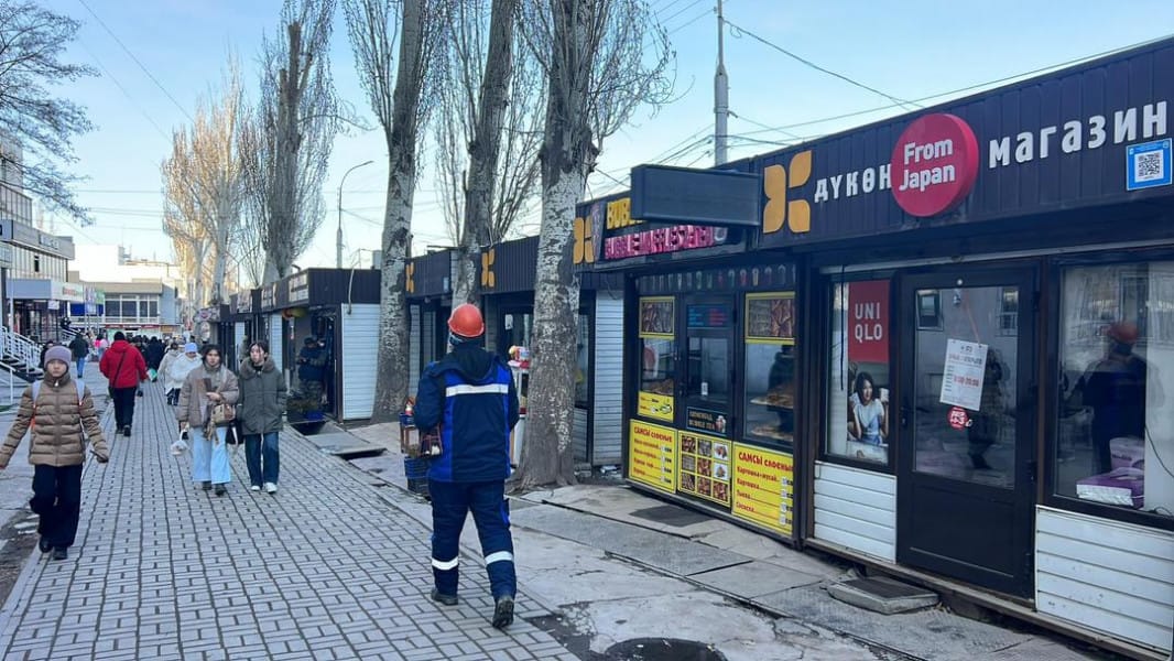 Бишкекте Ауэзов көчөсүндөгү күркө ээлерине демонтаж тууралуу эскертүү берилди