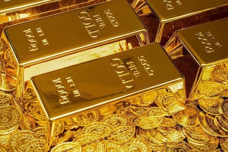 Дүйнөлүк рынокто алтын арзандап, унциясы 5 миң доллардан төмөн түштү