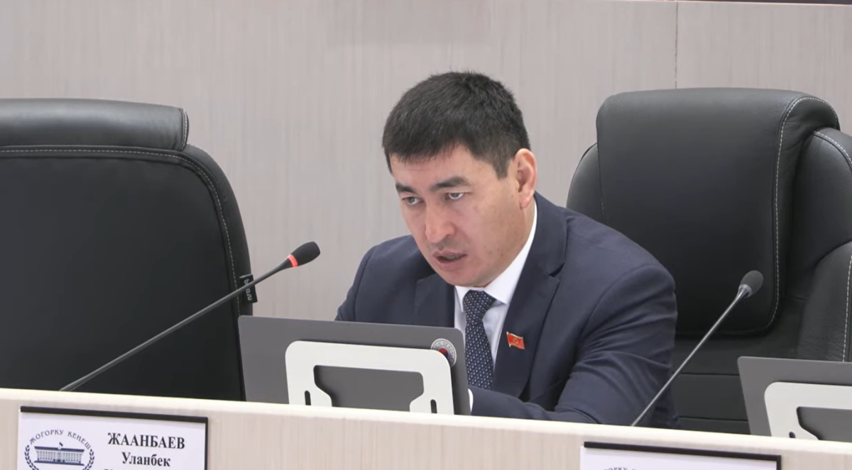 Уланбек Жаанбаев: Ишкерлер накталай акчаларын Кыргызстанга алып кире албай жатышат