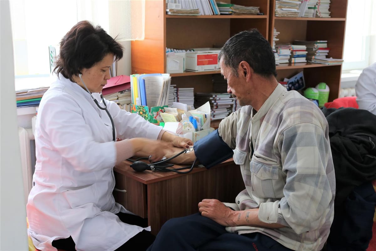 Алыскы региондордогу тажрыйбалуу дарыгерлердин маянасы 80 миңге чейин көтөрүлөт – К.Өскөнбаева