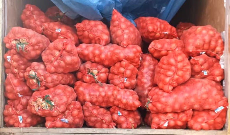 Баткенде маркировкасы жок 25 тонна пияз артка кайтарылды