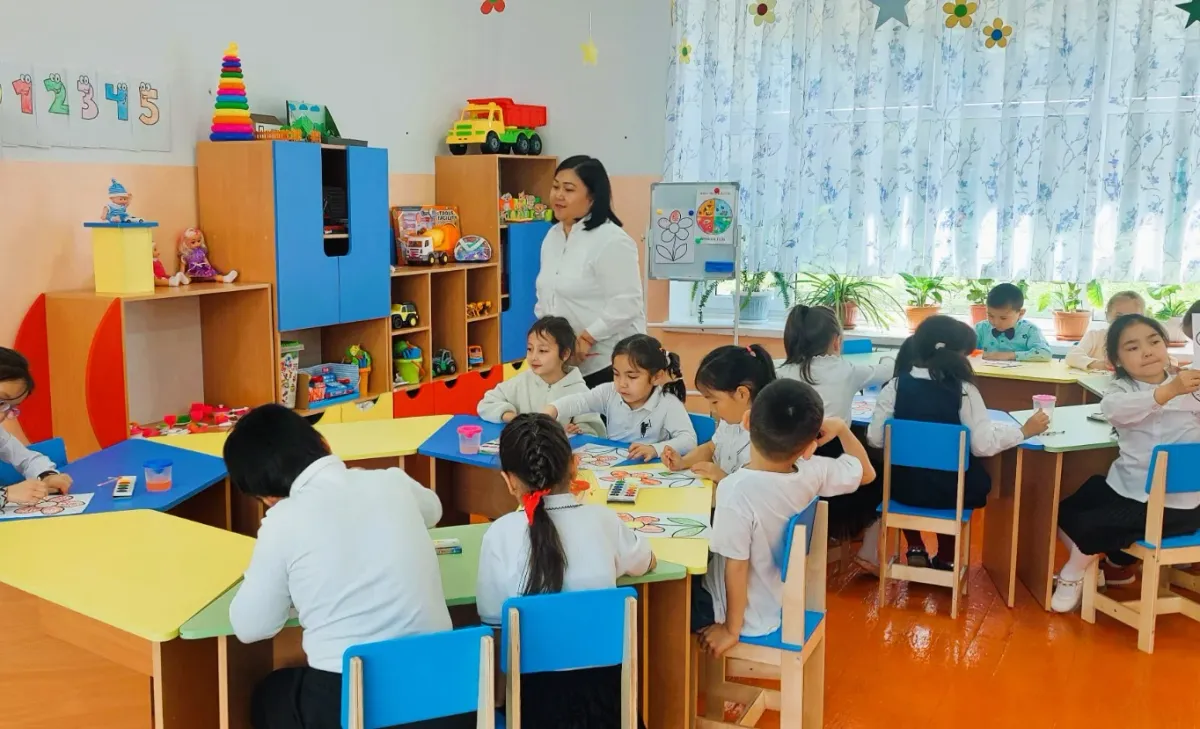 Бала бакчаларды курууга 1 млрд доллар бөлүнүшү керек – Д.Бекешев