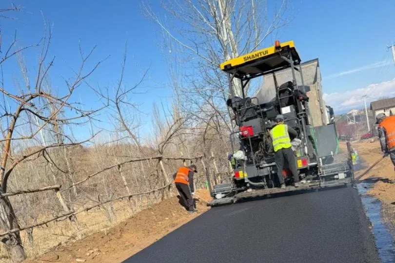 Жети-Өгүздө Жеңиш – Жайыт – Ак-Терек жолу асфальтталып жатат