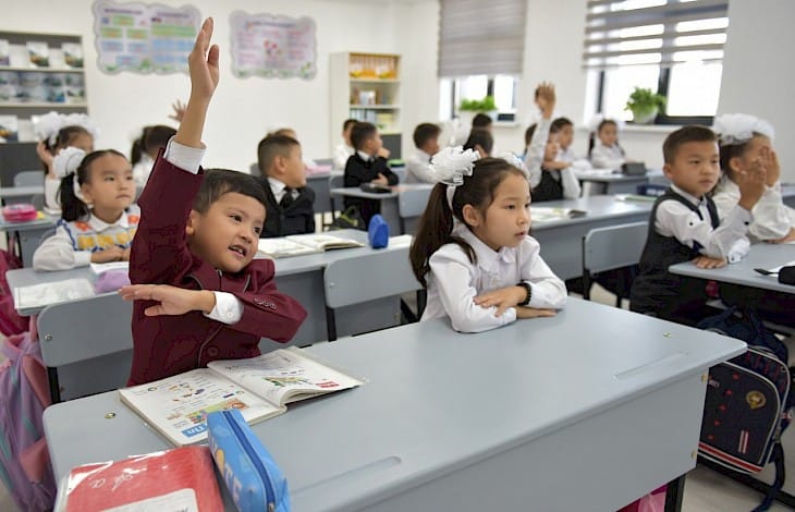 Кыргызстанда балдарды мектептерге электрондук каттоо башталды