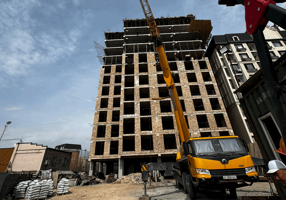 Бишкекте коопсуздук талаптарын бузган курулушка 200 миң сом айып салынды