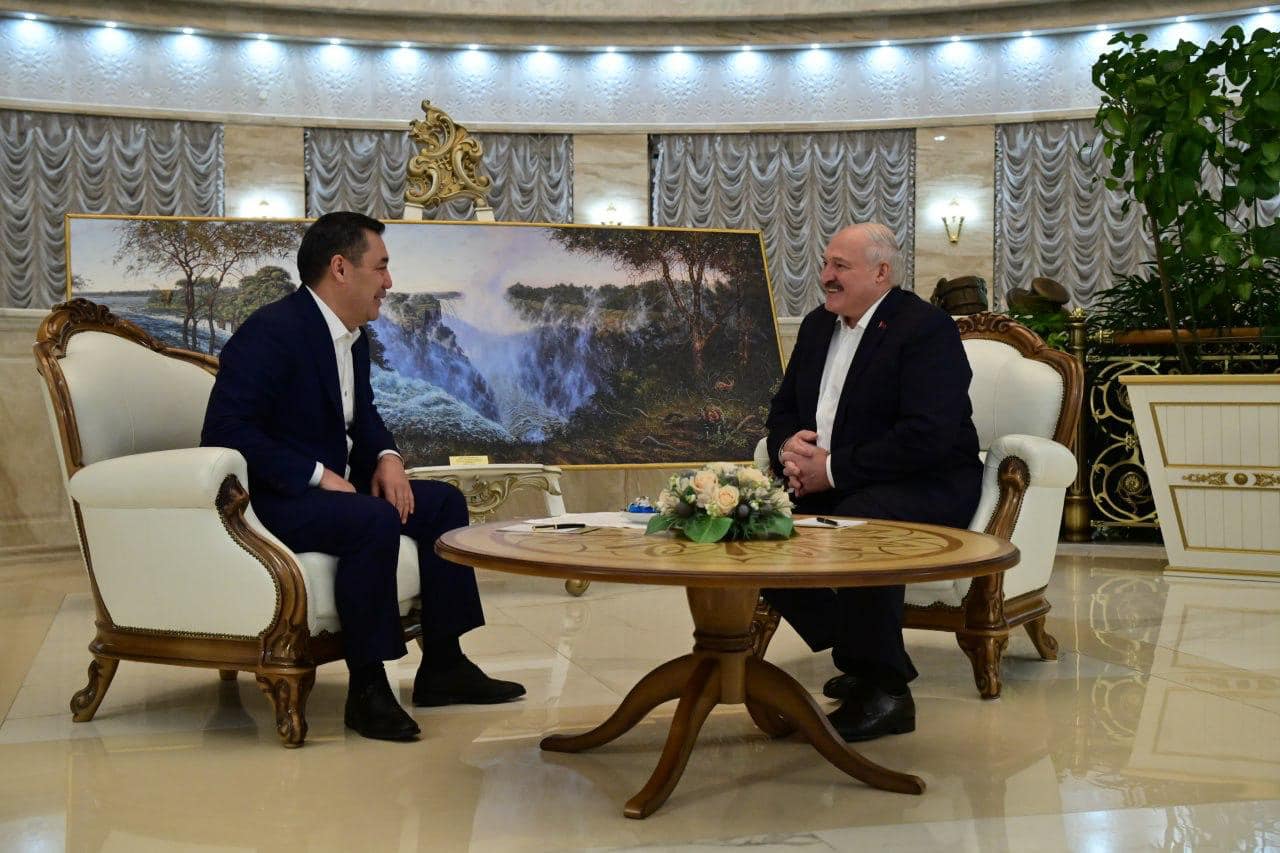 Президент Садыр Жапаров Беларусь президенти Александр Лукашенко менен жолукту