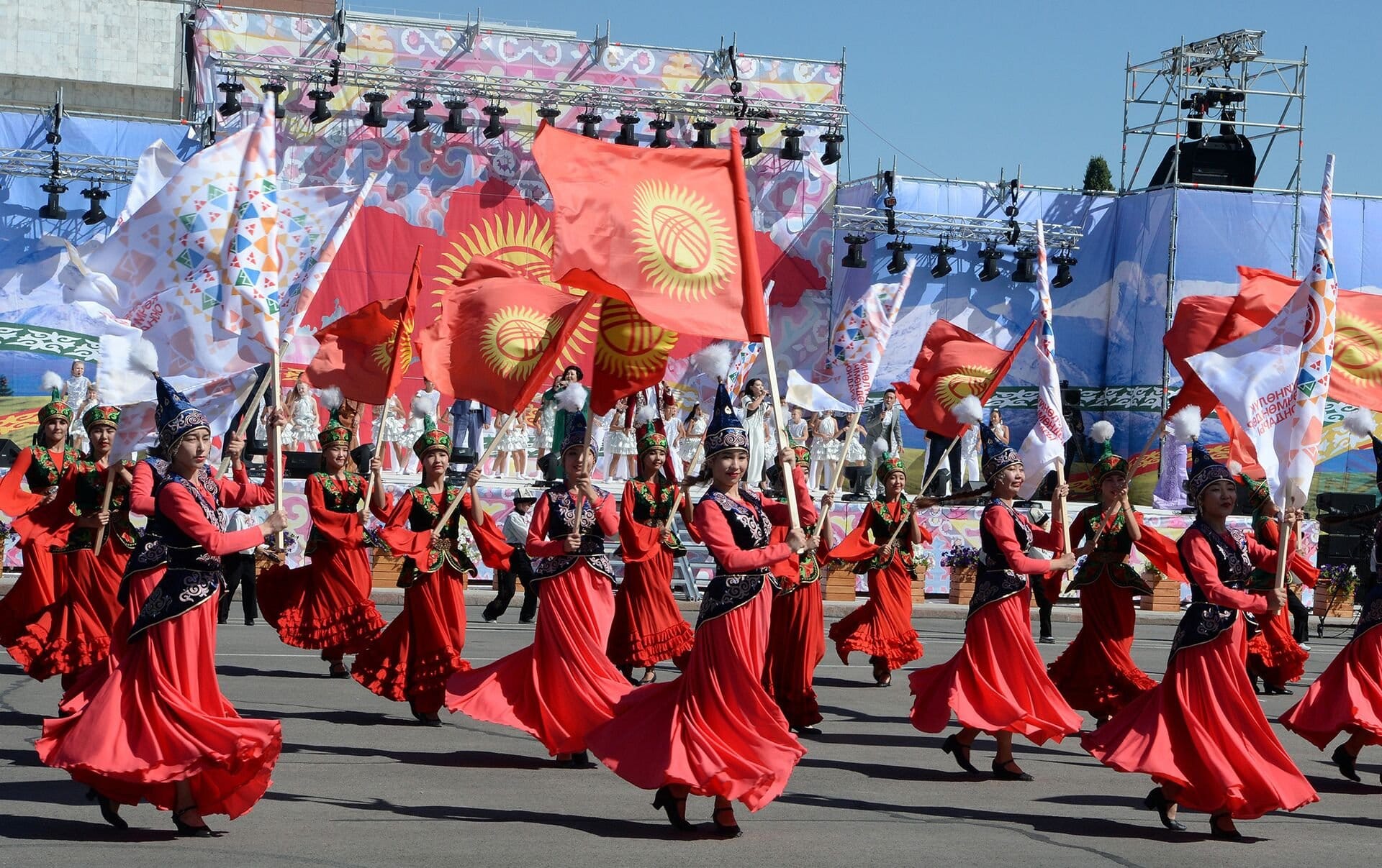 Кыргызстандыктар 2024-жылын кайсы күндөрү дем алышат – минкабдын чечими