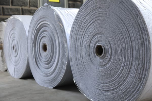 Кыргызстан этап-этабы менен полиэтиленден экологиялык жактан таза кагазга өтөт – минкаб