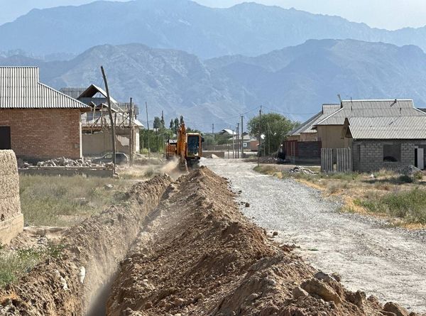 Баткенде 10 км аралыкка таза суу тартуу долбоору башталды