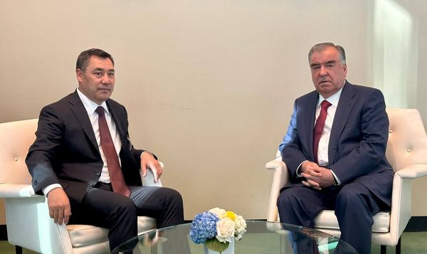 Садыр Жапаров Тажикстандын Президенти Эмомали Рахмон менен жолугушту