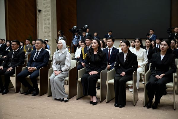 Мыкты студенттерге бүгүн президенттик стипендия тапшырылды