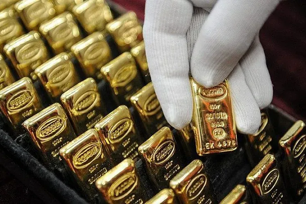 Президент Улуттук банк төрагасына алтын куймаларын документсиз сатууну буйруду