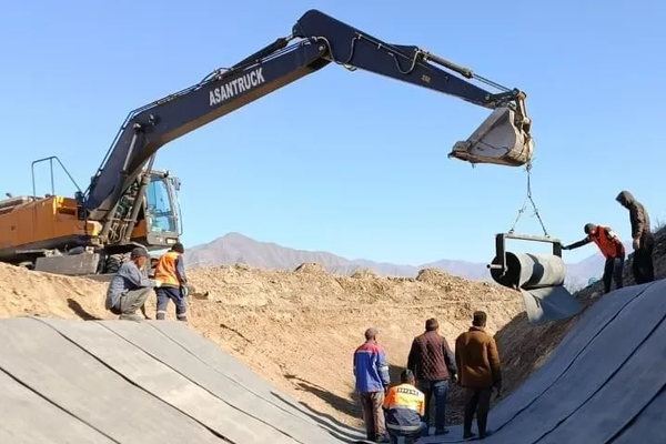 Токтогулдагы Сары-Таш каналынын 1500 метрине бетон полотно төшөлдү