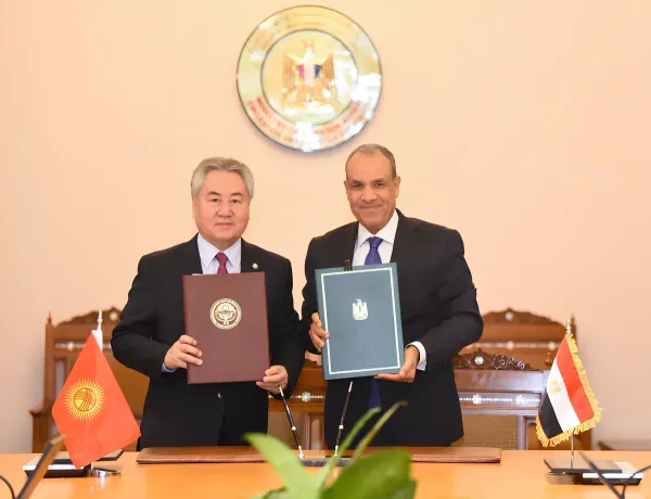 Кыргызстан-Египет: дипломатиялык паспорт ээлери үчүн виза талаптарын жокко чыгарат