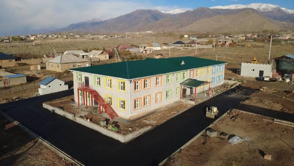 Чолпон-Атада курулуп жаткан 120 орундуу бала бакча быйыл бүткөрүлөт