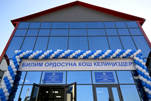 С.Жапаров: Мугалимдердин айлык акысы 1-апрелден баштап 40 миң сомго жетет