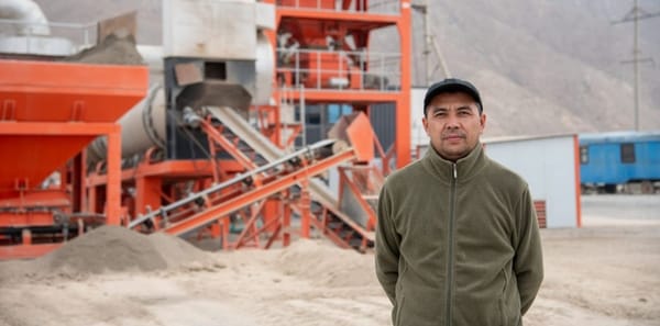 Мигранттан завод ээси болгонго чейинки жол: Тынчтыкбек Курбанбековдун ийгиликтин тарыхы