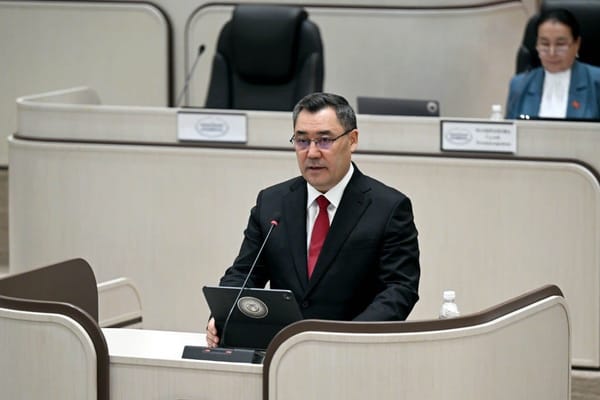 Президент МинКаб отчетторун кароодо жана  бюджетти бекитүүдөгү "соодалашууну" сынга алды