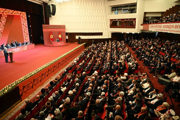 Президент шайлоого катышуу боюнча жалган айткандарды ачыкка чыгарарын билдирди