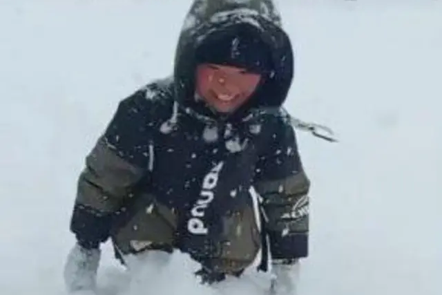 Алайкуудагы кар жиреп мектепке бараткан Нурзаман Президенттик балатыга чакырылды