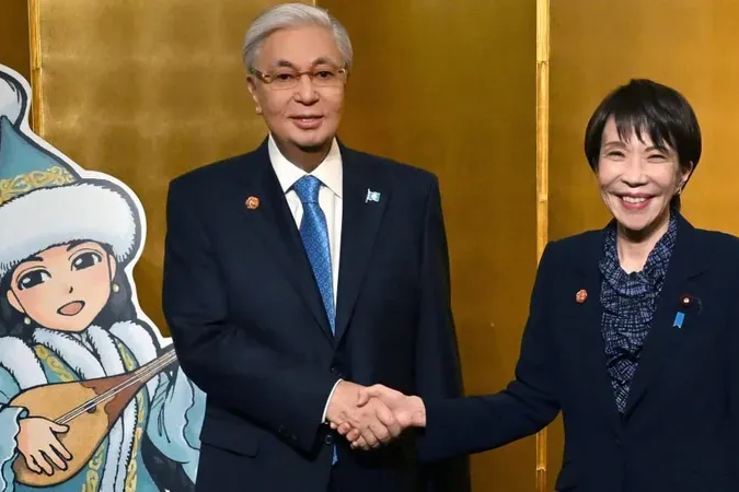 Казакстан менен Япония 3,7 миллиард долларга 60 документке кол коюшту