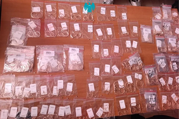 Ош аэропортунан 13,9 млн сомдук мыйзамсыз алтын буюмдар кармалды