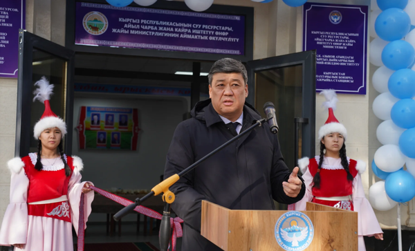 Б.Төрөбаев: Өлкөдө 668 социалдык объектте курулуш жана оңдоо иштери жүрүүдө