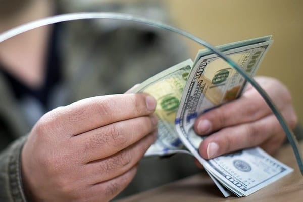 Улуттук банк бир акча алмаштыруу бюросуна 55 000 сом айып пул салды