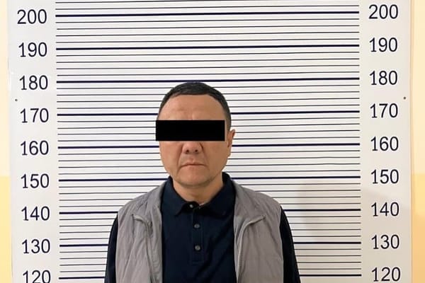 Уюшкан кылмыштуу топту системалуу каржылаган деген шек менен ишкер кармалды