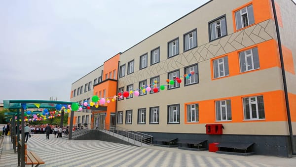 Мектептердин 98,6%ы интернетке туташып, алардын 80%ына видеокөзөмөл коюлду