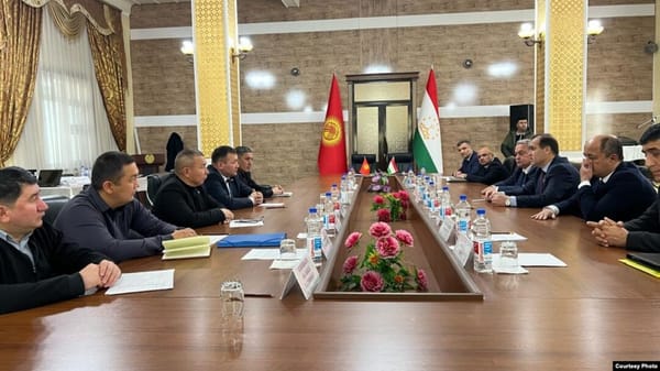 Кыргызстан менен Тажикстан чек ара тилкесиндеги кыймылсыз мүлктөр айырбашталды