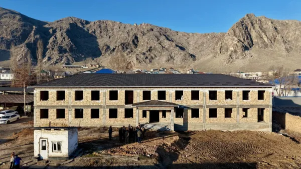 Ош шаарында балдар үйүнүн тарбиялануучуларына турак жай курулуп жатат