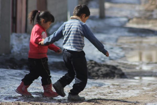 Кыргызстанда 950 миң бала жакырчылык деңгээлинде жашайт