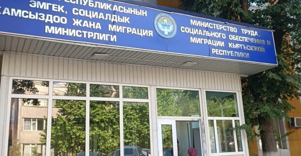 Эмгек акыны кечиктирген иш берүүчүлөр айып төлөйт