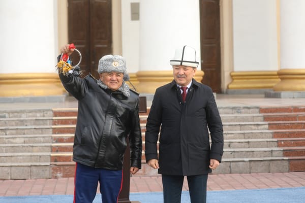 А.Касымалиев Өзгөчө кырдаалдар министрлигине 116 даана атайын техника тапшырды