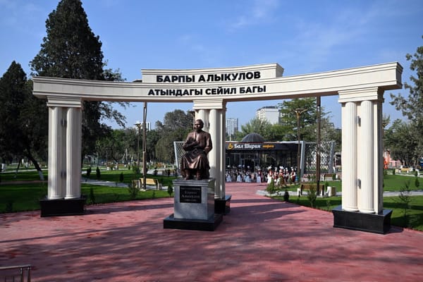 Б.Алыкулов сейил багына 300дөн ачык көчөт отургузулду