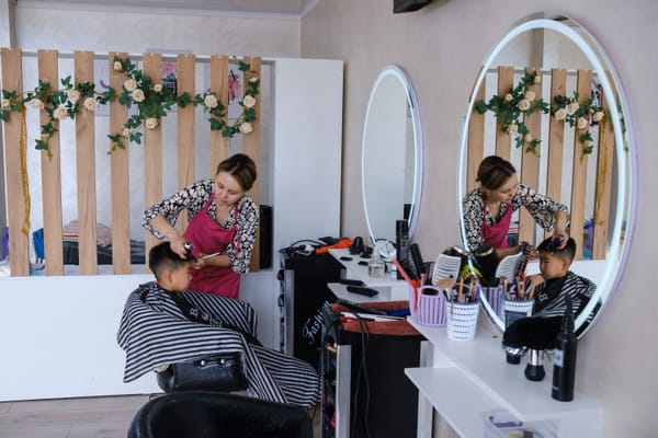 Англияда салатты таңгактоодон Балыкчыдагы сулуулук салонуна чейинки жол: Айзада Коногалиева көптөн берки кыялын кантип ишке ашырды