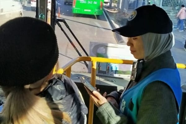 2025-жылы коомдук транспортто жол кире төлөбөгөн 300 ашуун жаран аныкталган