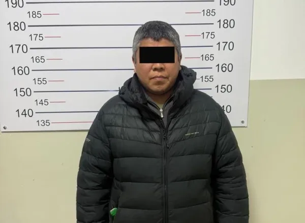 30 миң доллар менен ЖАМК колониясынын мурдагы жетекчиси кармалды