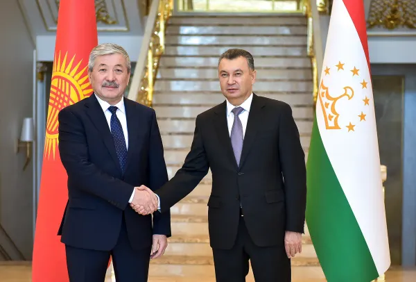 А.КАсымалиев: Кыргызстан Тажикстандын товарларын ЕАЭБ рыногуна чыгарууга даяр