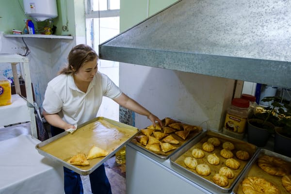 Баткендин круассандары: Бааргүл Пазылова Англияда иштеп келгенден кийин мекенинде өзгөчө наабайкана ачты