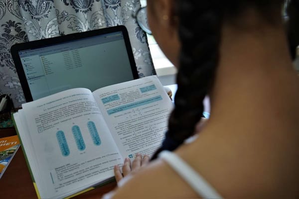 Швеция санариптик каражаттардан кайра салттуу окутуу ыкмаларына өтө баштады