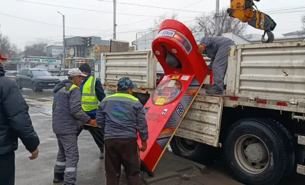 Бишкекте мыйзамсыз күч өлчөгүчтөр демонтажалып жатат