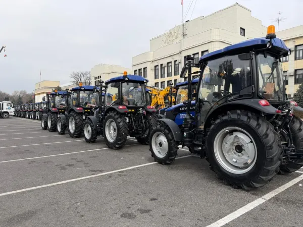 Токой чарбасына 20 жаңы трактор берилди