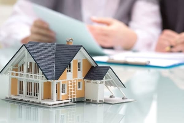 Бишкекте үйүнөн ажыраган 8 жаранга 1 млн сомдон камсыздандыруу берилди