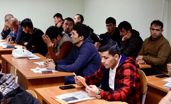 Россияда мигранттардын 35%ы орус тили боюнча экзаменден өткөн эмес