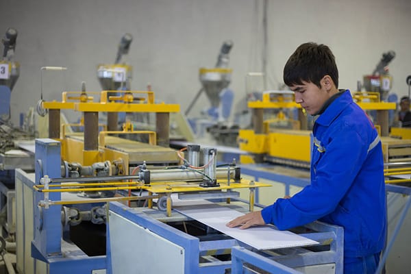 Өзбекстанда ишкерлерге 3 ай лицензиясыз бизнес жүргүзүүгө уруксат берилет