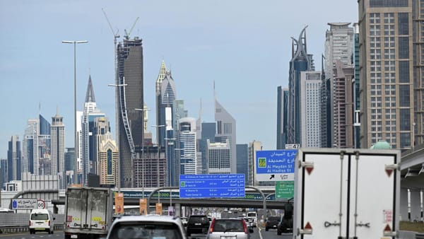 Оман аркылуу 5-мартта БАЭдеги 360 кыргызстандык мекенине келет